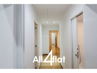Piso de 99 m2 travesía de gracia con amigó con 3 habitaciones, 2 baños, cocina equipada, balcón. en Barcelona