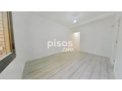 Piso en alquiler en Carrer de Martí i Blasi, 11, cerca de Avinguda del Ponent en La Florida por 980 €/mes