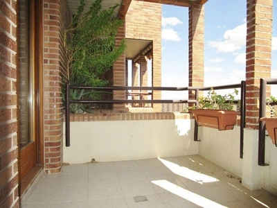 Piso en alquiler en Parque Miraflores de 3 habitaciones con terraza y garaje