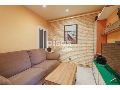 Piso en venta en Carrer dels Ferrocarrils Catalans