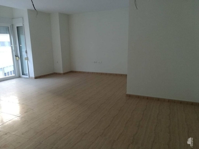 Piso en venta en Simat de la Valldigna de 3 habitaciones con terraza y ascensor