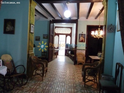 Venta de casa con carácter y estilo rustico, situada en el centro de Alqueria de la Condesa