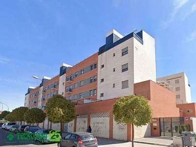 Alquiler de piso en calle Santa Cruz de Mudela de 1 habitación con piscina y muebles