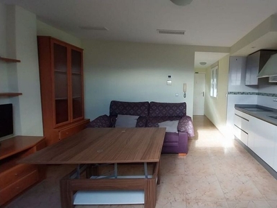 Alquiler de piso en San Felipe - El Almendral - La Merced de 1 habitación con muebles y aire acondicionado