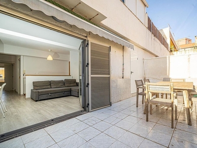 Ático en venta en Marquès de la Fontsanta - Pere Garau de 2 habitaciones con terraza y balcón