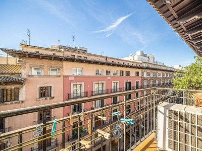 Piso en venta en La Llotja - Sant Jaume de 4 habitaciones con balcón y aire acondicionado