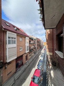 Piso en venta en Moscardó de 3 habitaciones con terraza y balcón
