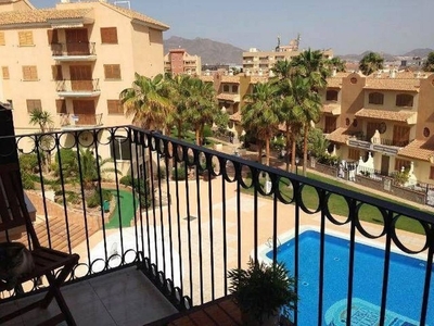 Piso en venta en Puerto de Mazarrón de 2 habitaciones con terraza y piscina