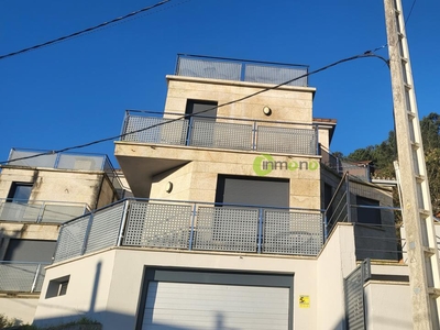 Venta de casa con terraza en Domaio (Moaña)