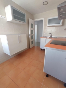 Venta de piso con terraza en San Fernando, REYES CATOLICOS