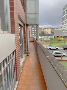 Venta de piso en Salburua de 2 habitaciones con terraza y garaje