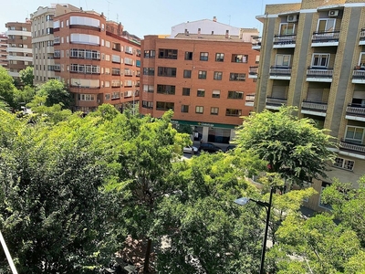 Venta de piso en Santa Cruz - Industria - Polígono Campollano de 4 habitaciones con balcón y aire acondicionado