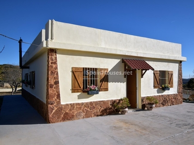 Villa en venta en Alcublas