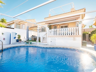 Villa en venta en Algorfa