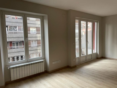 Alquiler de piso en avenida República Argentina de 3 habitaciones con terraza y calefacción