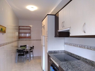 Alquiler de piso en calle Navas de Tolosa de 2 habitaciones con muebles y calefacción