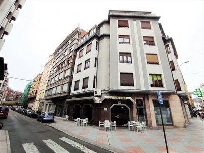 Alquiler de piso en Centro Ciudad de 4 habitaciones con terraza y muebles