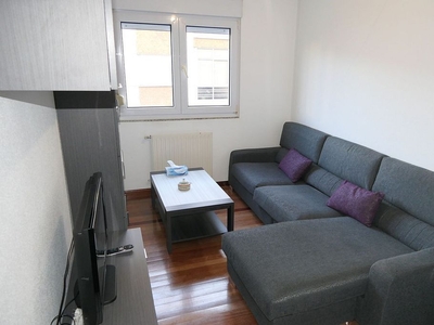 Alquiler de piso en Residencia - Abella de 3 habitaciones con garaje y muebles