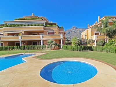 Duplex to rent in Lomas de Marbella Club-Puente Romano, Marbella -