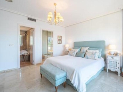 Duplex to rent in Lomas de Marbella Club-Puente Romano, Marbella -