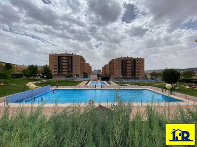 Piso en venta en Fuensanta - Universidad de 2 habitaciones con terraza y piscina
