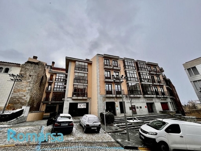 Venta de piso en Centro - Ávila de 5 habitaciones con terraza y garaje