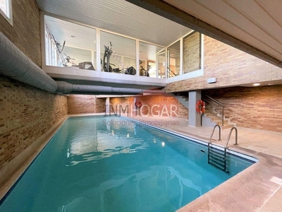 Venta de piso en Polígono - Carrefour de 3 habitaciones con terraza y piscina