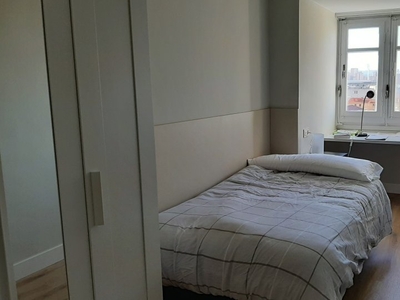 Alquiler de habitaciones en piso de 5 dormitorios en Zaragoza