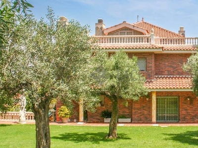 CASA UNIFAMILIAR EN VENTA