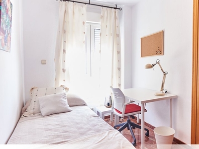 Habitación en apartamento de 4 habitaciones en Sevilla