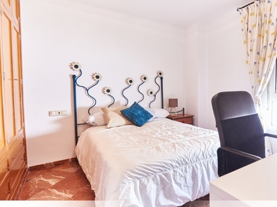 Habitación en apartamento de 4 habitaciones en Sevilla