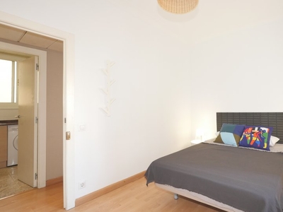 Habitación en un apartamento de 5 dormitorios en Horta-Guinardó, Barcelona.