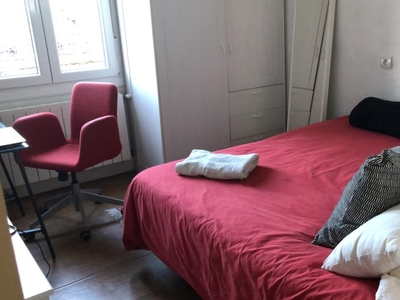 Se alquila habitación en piso de 2 habitaciones en Bilbao