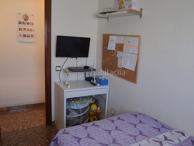 Piso en carrer illes canaries acogedor piso de 100 m² y terraza de 36 m² en Hospitalet de Llobregat (L´)
