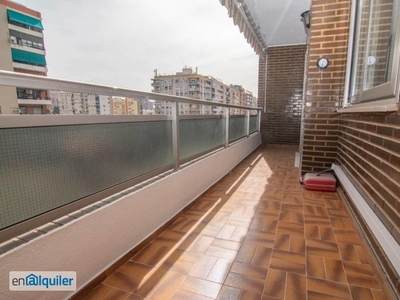 Alquiler piso terraza Quatre carreres