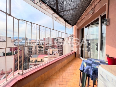 Ático atico en excelente estado con terraza y ascensor
¡692 653 022 ! en Barcelona