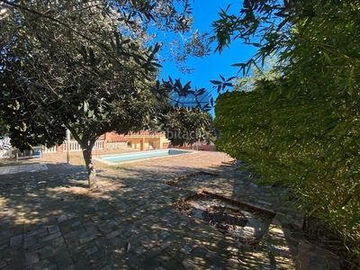 Chalet en carrer major soleada piscina acceso llano en Vallirana