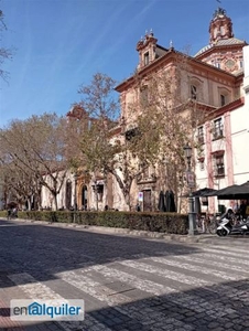 Centro Museo Arenal, junto a la Plaza e Iglesia de la Magdal