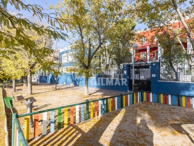 Chalet independiente con piscina en Colina Madrid