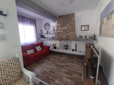 Chalet independiente totalmente reformado, con 120 m2construidos, 3 habitaciones dobles y 2 baños, garaje, trastero y calefacción gasoil. zona con piscina comunitaria, zonas deportivas, fibra... en Tordera