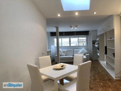 Moderno apartamento de 1 dormitorio con balcón y aire acondicionado en alquiler en Chamartín
