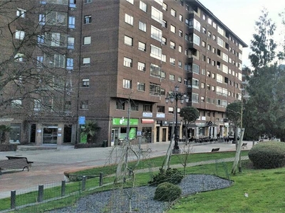 Piso de alquiler en Av de Santander , Milán - Pumarín