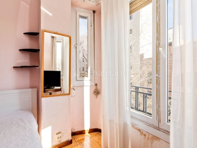 Piso en calle de altamirano 8 piso con 7 habitaciones con ascensor y calefacción en Madrid