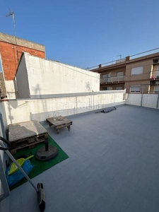 Planta baja gran oportunidad de vivienda en finca unifamiliar con terraza de 30m2. en Sant Joan Despí