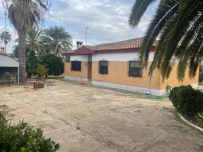 Venta de casa con piscina en Carmona, URBANIZACION LOS JINETES