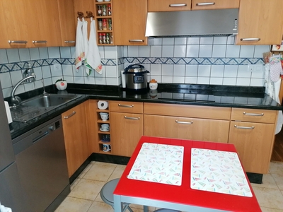 Venta de piso con terraza en Benalúa (Alicante)