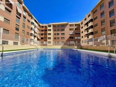 Apartamento de 2 dormitorios en urbanización con piscina a un paso del Paseo de Parra