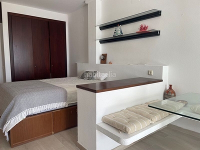 Alquiler apartamento amueblado con ascensor, piscina, aire acondicionado y vistas al mar en Palamós