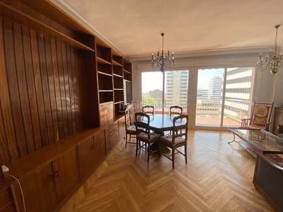Alquiler apartamento con 3 habitaciones con ascensor, calefacción y aire acondicionado en Madrid