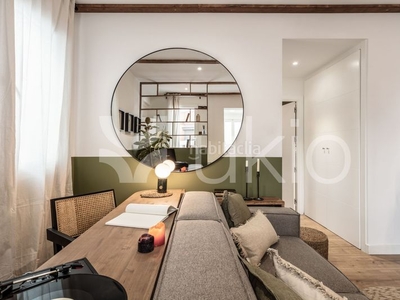 Alquiler apartamento de 1 habitación con terraza en almagro en Madrid